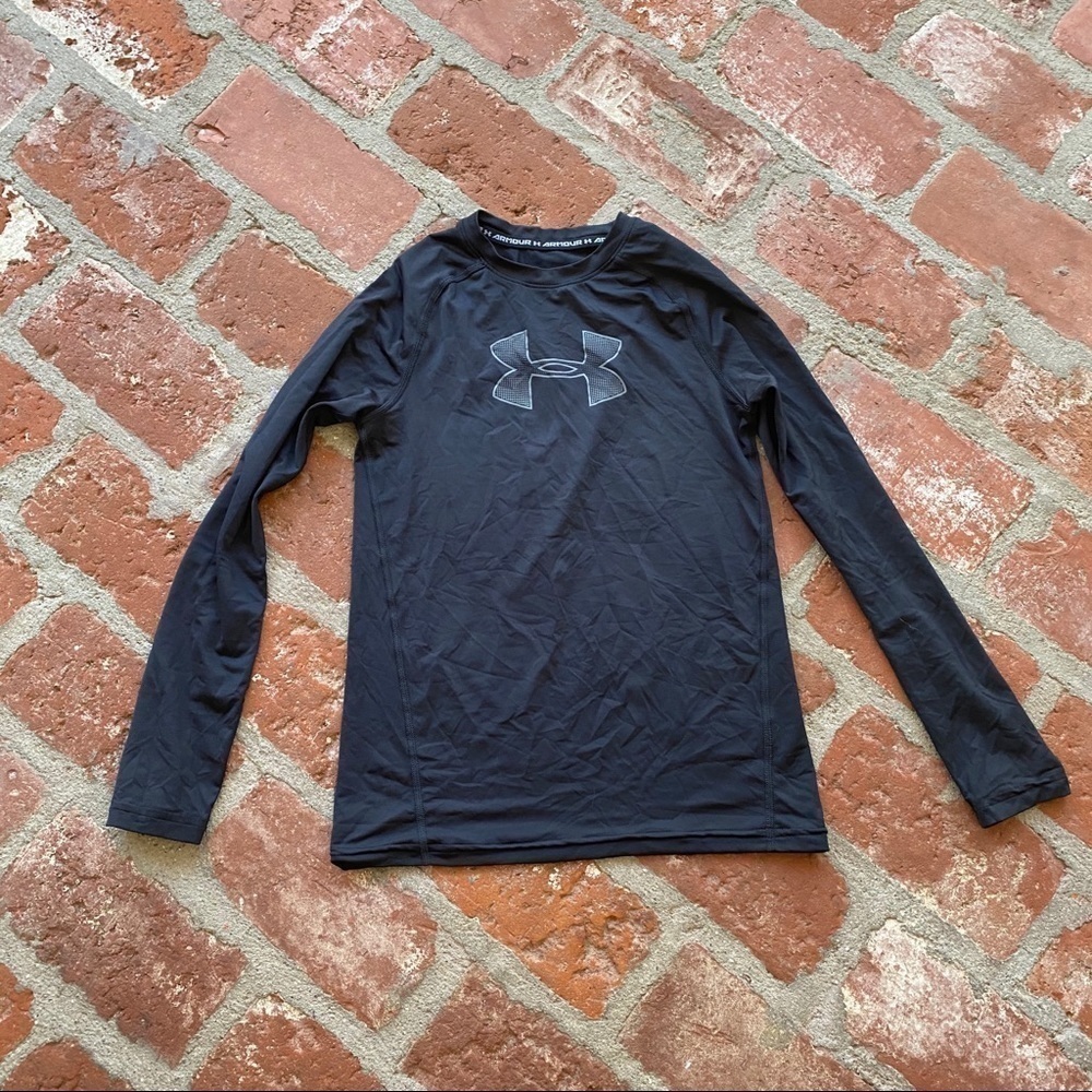 Under Armour Youth medium fitted black shirt